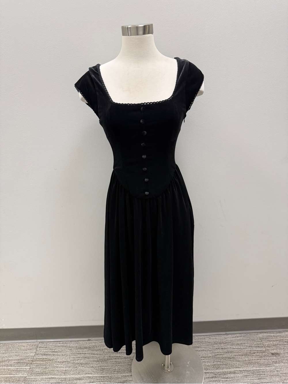 XS Black Velvet Cap Sleeve Midi Dress by Le Lis
